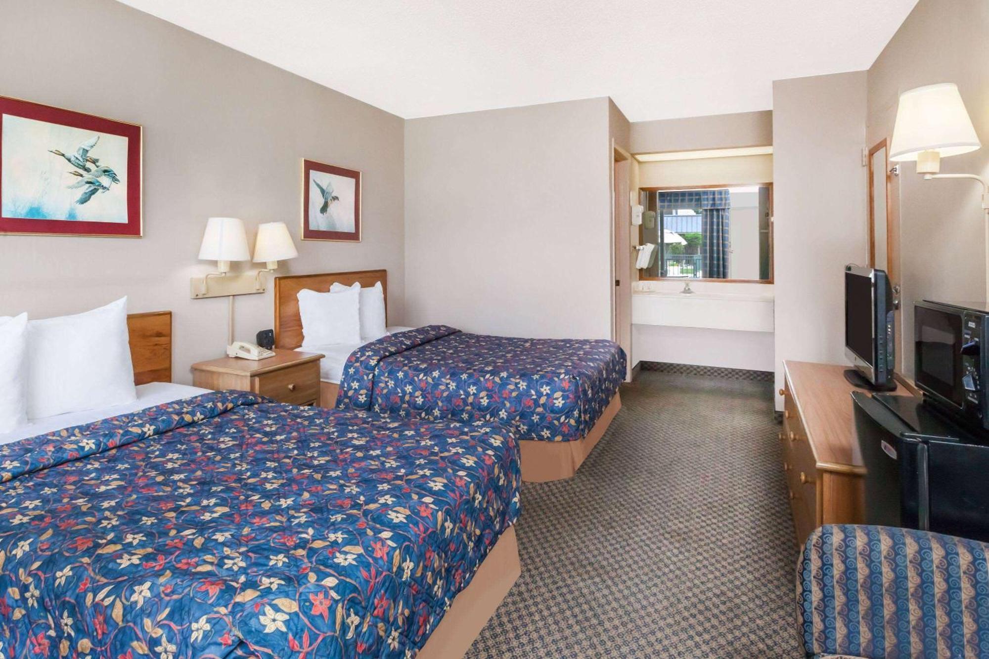 Days Inn By Wyndham Seguin Tx Esterno foto